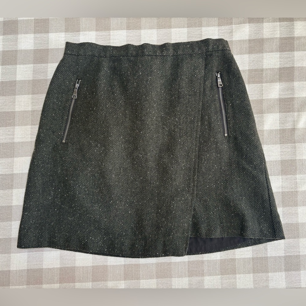 Banana Republic Dark Green Tweed Mini Skirt - Picture 2 of 9